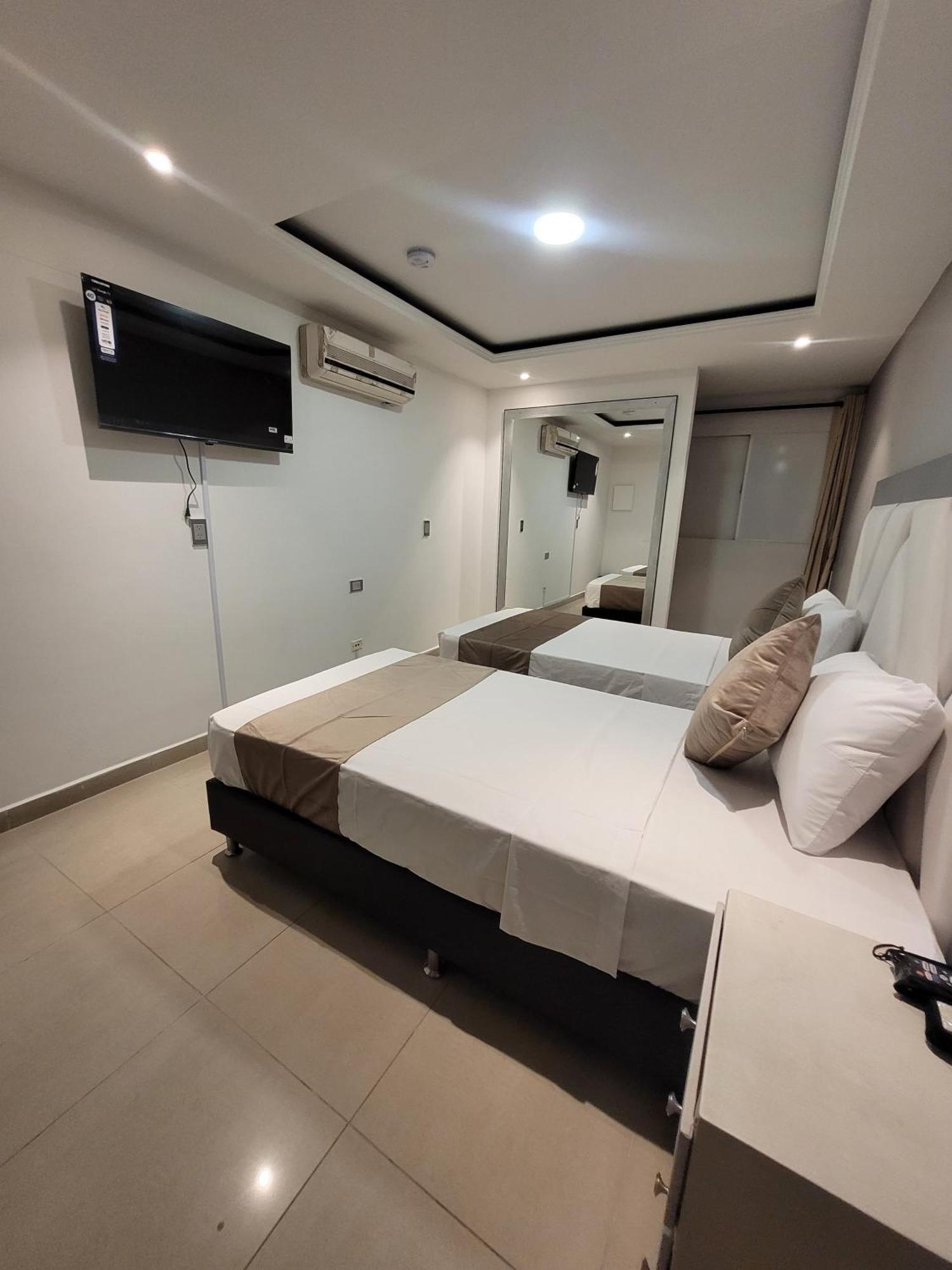 Hotel Med 33 Medellin Luaran gambar
