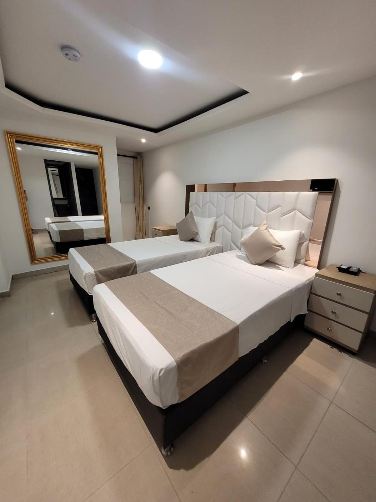 Hotel Med 33 Medellin Luaran gambar